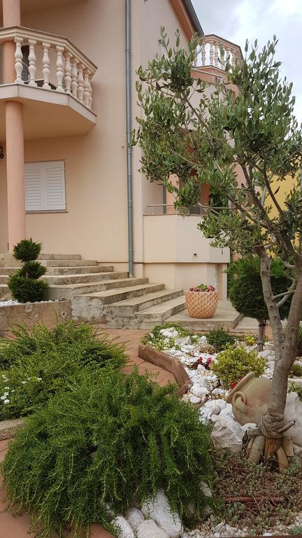 Apartments Suzana Novi Vinodolski Exterior photo