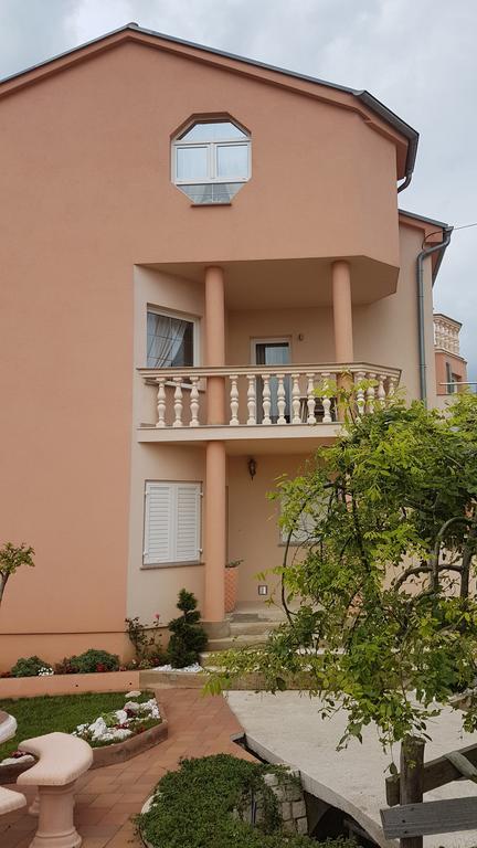Apartments Suzana Novi Vinodolski Exterior photo
