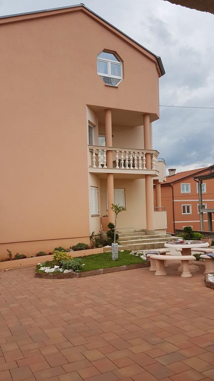Apartments Suzana Novi Vinodolski Exterior photo
